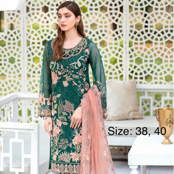 Pakistani dresses 3 pieces available on small and medium size. - Picture 3 of 5